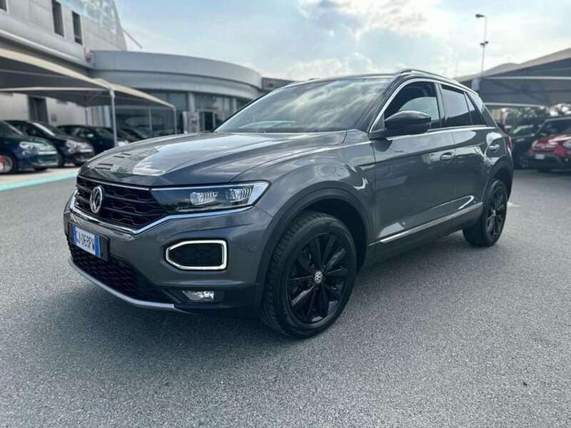 Usata VW T-Roc Style 116 CV (85 kW) 2019 Gray SUV