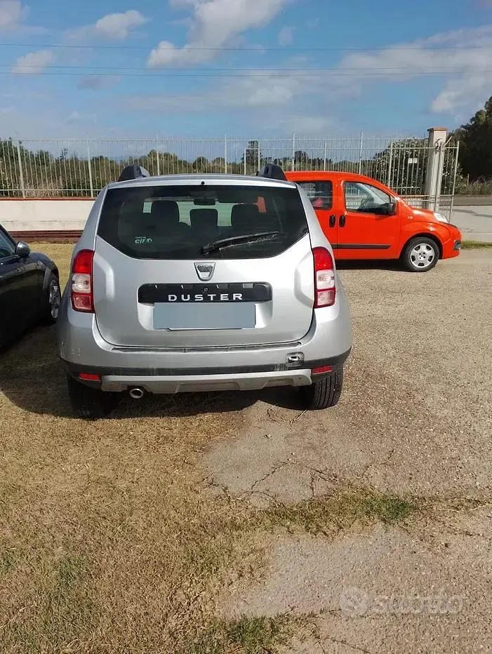 Usata Dacia Duster Lauréate 109 CV (80 kW) 2015 Grigio SUV