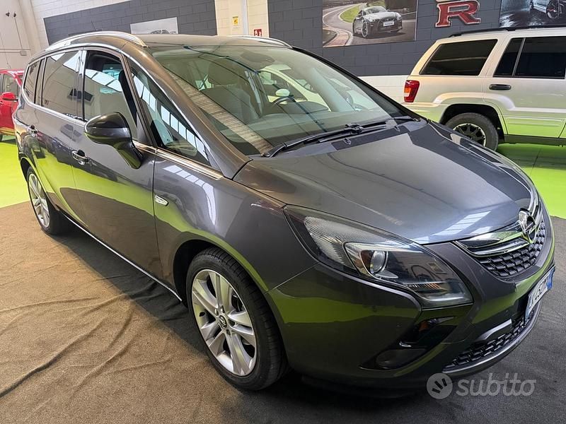 Usata Opel Zafira Tourer Cosmo 110 CV (80 kW) 2012 Grigio Monovolume