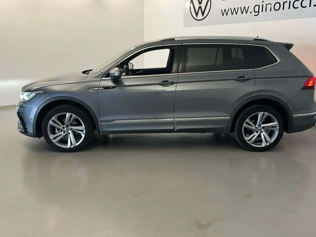 Usata VW Tiguan Allspace R-line 150 CV (110 kW) 2022 Grigio SUV