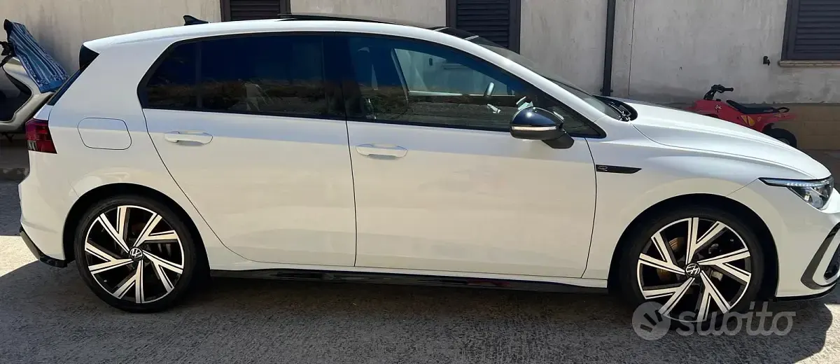 Usata VW Golf VIII R-line 150 CV (110 kW) 2021 Bianco Berlina