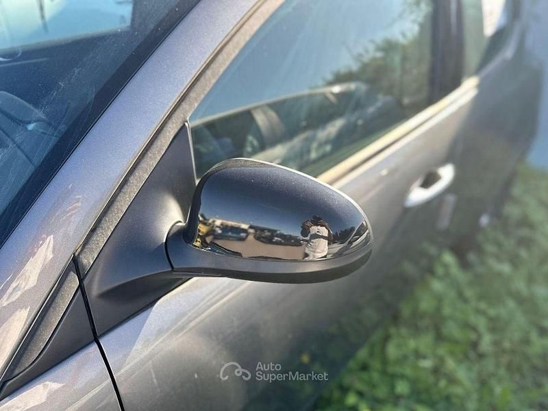 Usata Lancia Ypsilon Silver 70 CV (51 kW) 2023 Grigio Utilitaria