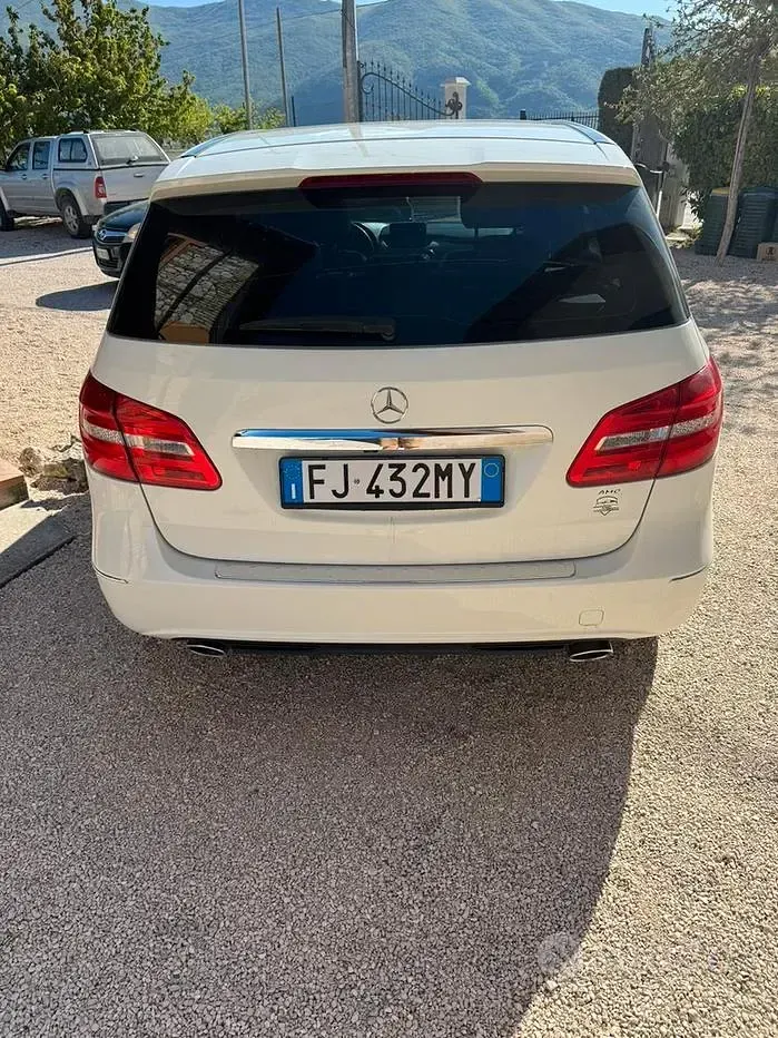Usata Mercedes B180 109 CV (80 kW) 2012 Bianco Utilitaria