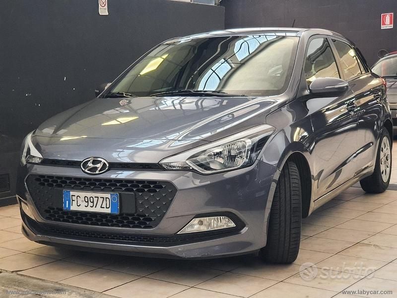 Usata Hyundai i20 Style 84 CV (61 kW) 2016 Grigio Berlina