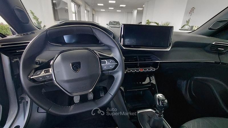 Usata Peugeot 2008 Allure 102 CV (75 kW) 2024 Bianco SUV