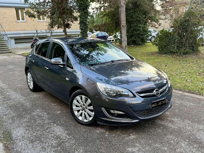 Usata Opel Astra Cosmo 131 CV (96 kW) 2014 Grigio Berlina