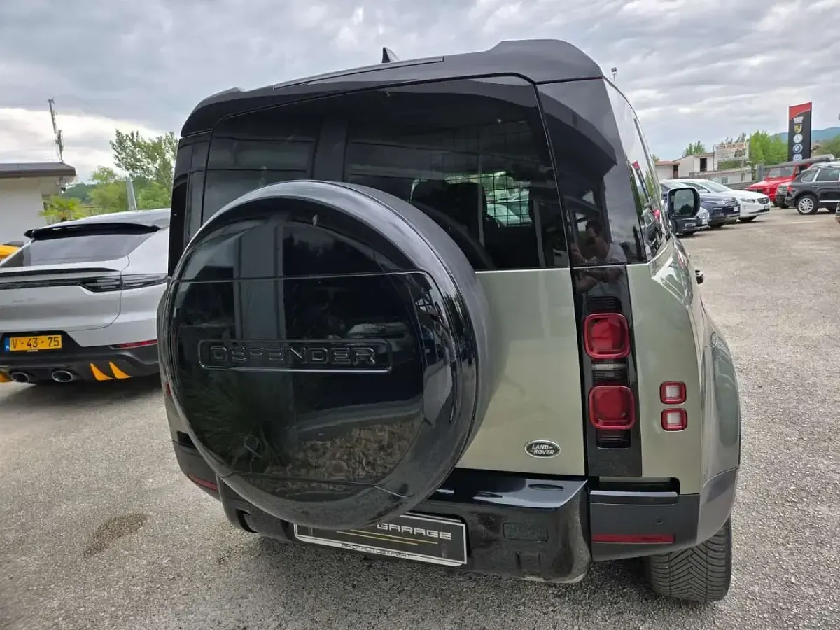 Usata Land Rover Defender HSE 200 CV (147 kW) 2020 Verde SUV