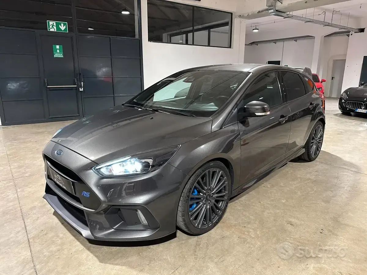 Usata Ford Focus RS 350 CV (257 kW) 2016 Grigio Berlina