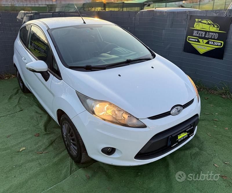 Usata Ford Fiesta Titanium 70 CV (51 kW) 2010 Bianco Berlina