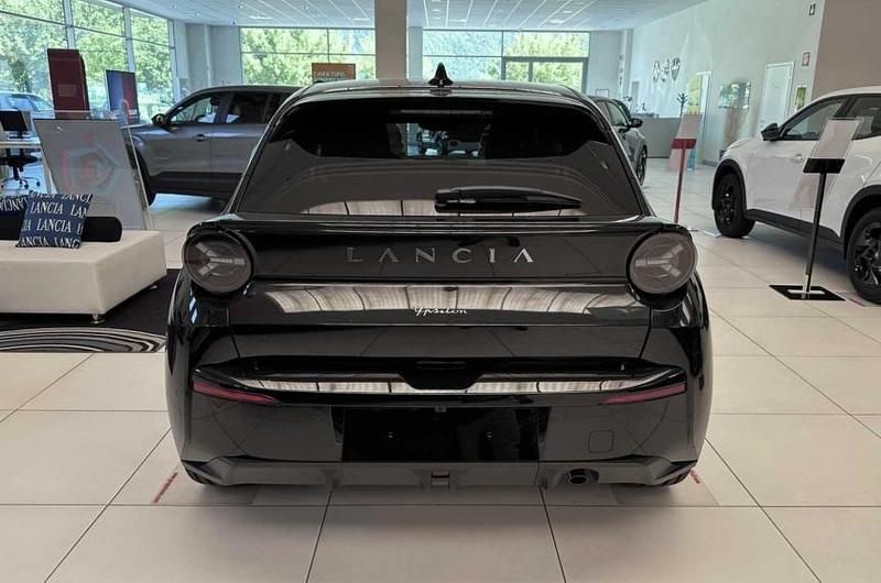 Nuova Lancia Ypsilon 110 CV (80 kW) 2025 Blu lancia Utilitaria