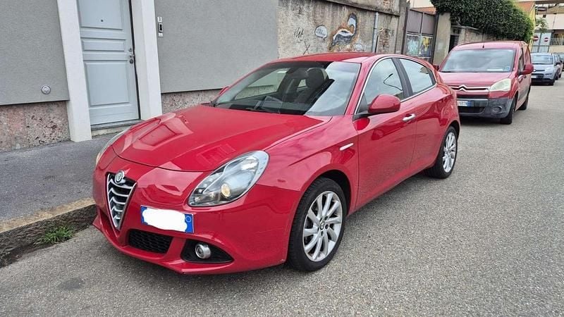 Usata 2016 Alfa Romeo Giulietta Distinctive Due volumi | 8000 € (Super prezzo) - Immagine 1/4