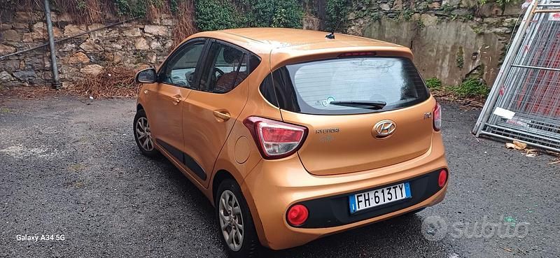 Marrone Usata 2017 Hyundai i10 Due volumi | 7200 € - Immagine 1/4