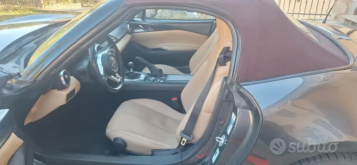 Usata Mazda MX5 131 CV (96 kW) 2018 Grigio Cabrio