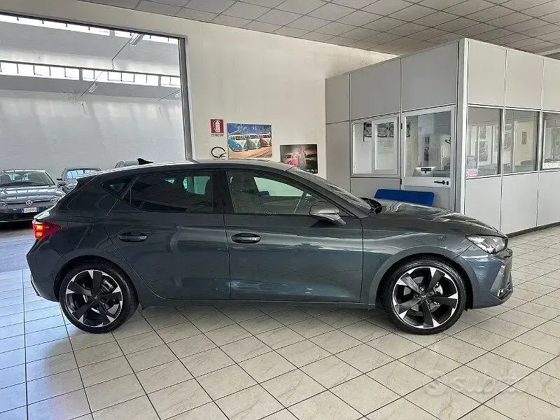 Usata Cupra Leon 150 CV (110 kW) 2025 Grigio Berlina