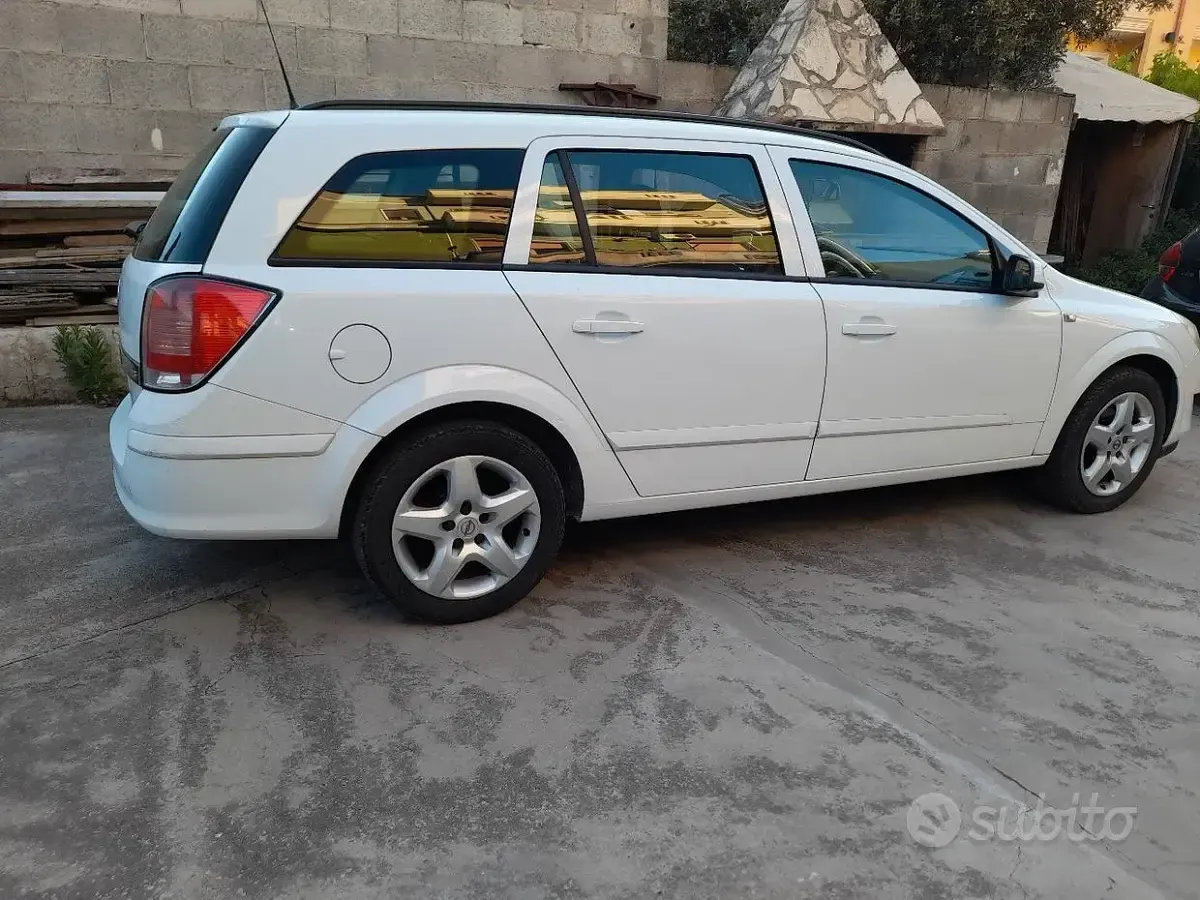 Usata Opel Astra S 101 CV (74 kW) 2008 Bianco Station wagon
