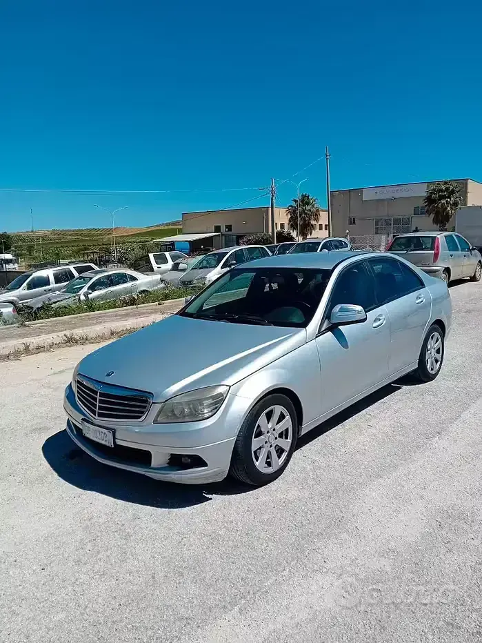 Usata Mercedes C220 170 CV (125 kW) 2008 Grigio Berlina