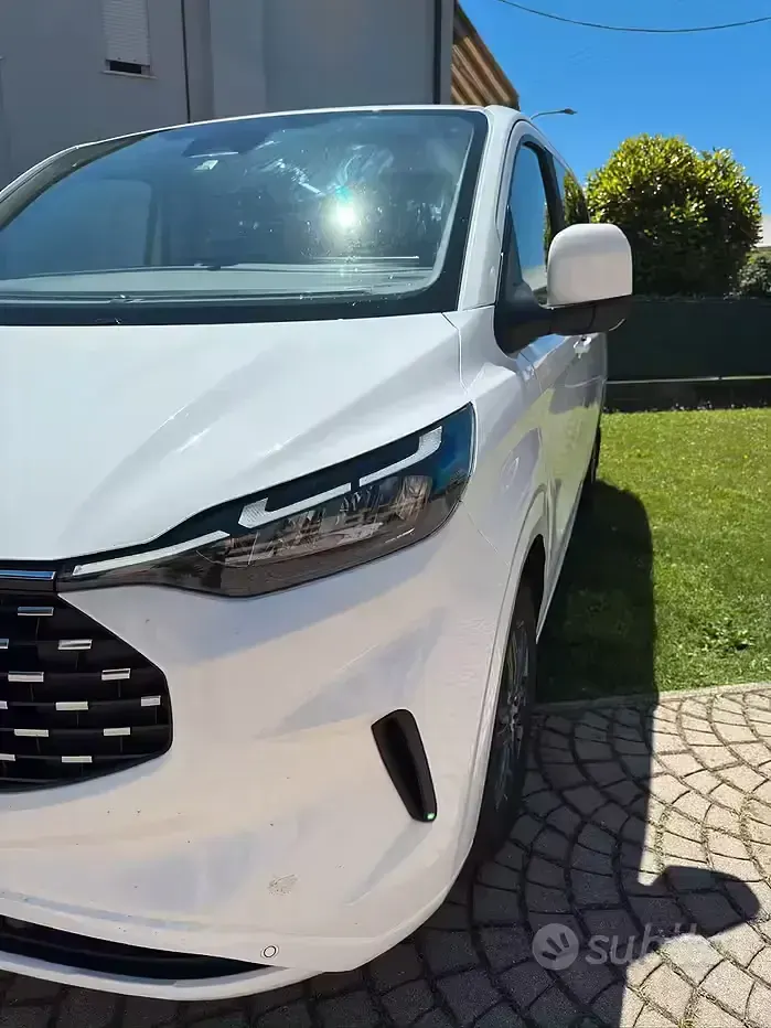 Usata Ford Tourneo Custom Titanium 170 CV (125 kW) 2024 Bianco Furgone