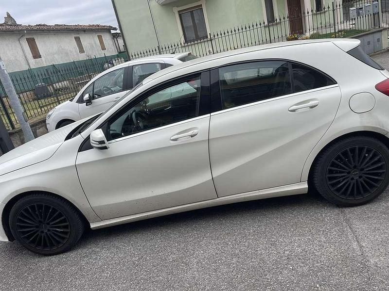 Usata Mercedes A180 109 CV (80 kW) 2015 Bianco Berlina