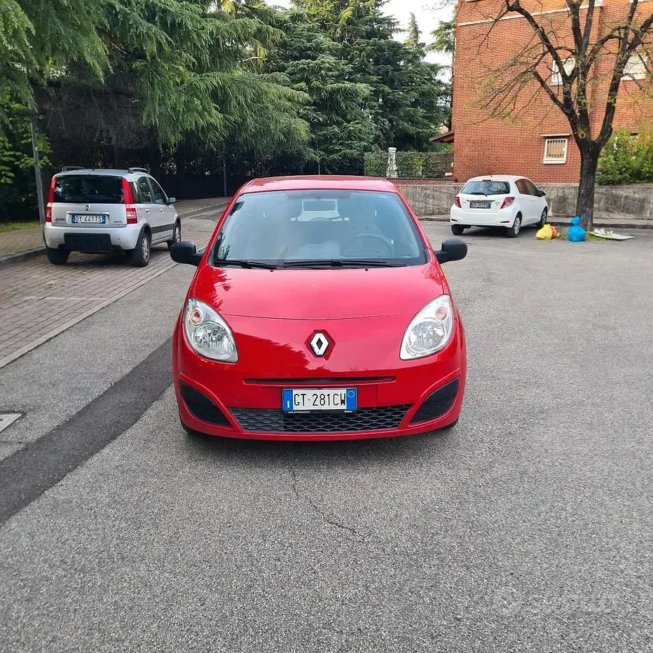Usata Renault Twingo 75 CV (55 kW) 2010 Rosso Utilitaria