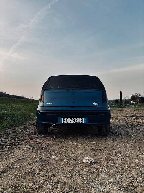 Usata Fiat Punto 2001 Blu Utilitaria