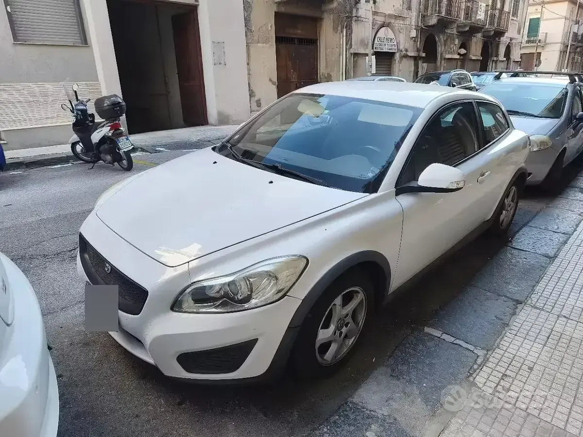 Usata Volvo C30 109 CV (80 kW) 2011 Bianco Utilitaria