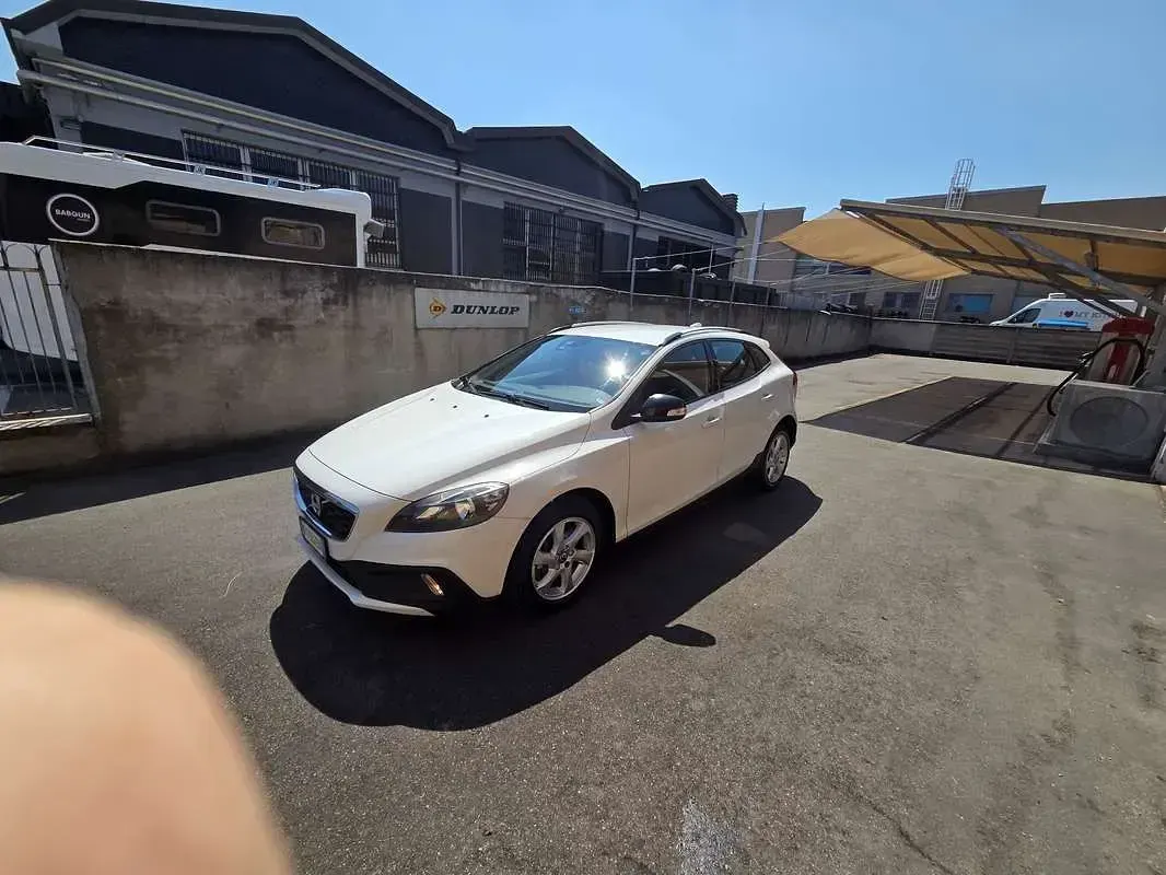 Usata Volvo V40 CC Kinetic 120 CV (88 kW) 2016 Bianco Station wagon