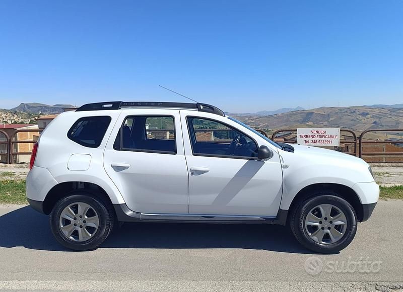 Usata Dacia Duster Lauréate 110 CV (80 kW) 2016 Bianco SUV
