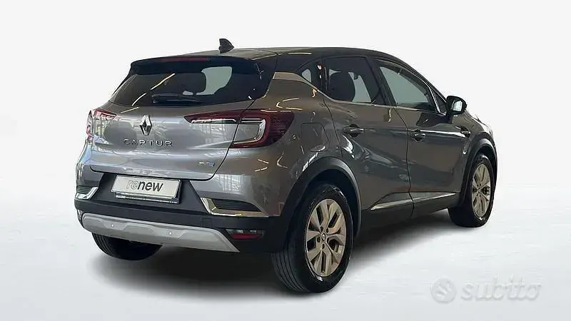 Usata Renault Captur Intens 142 CV (104 kW) 2022 Grigio SUV