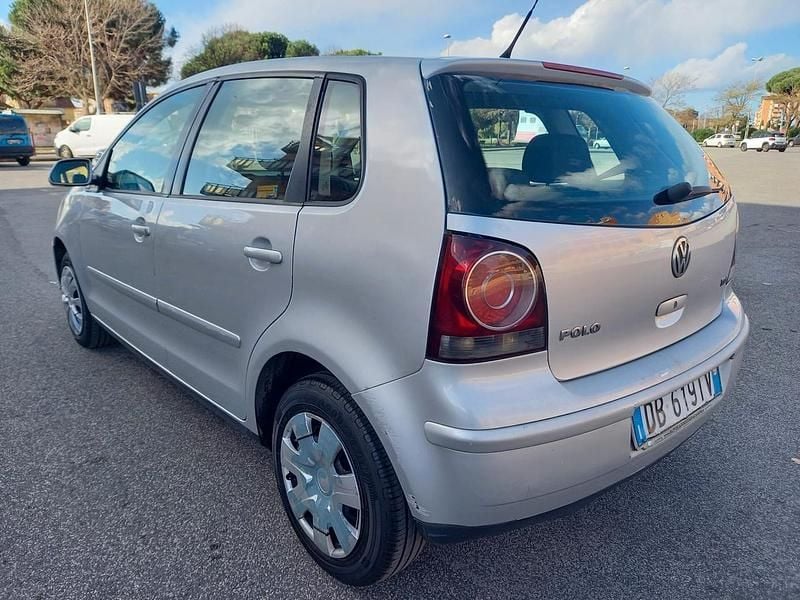 Argento Usata 2006 VW Polo Due volumi | 2990 € (Buon prezzo) - Immagine 1/4
