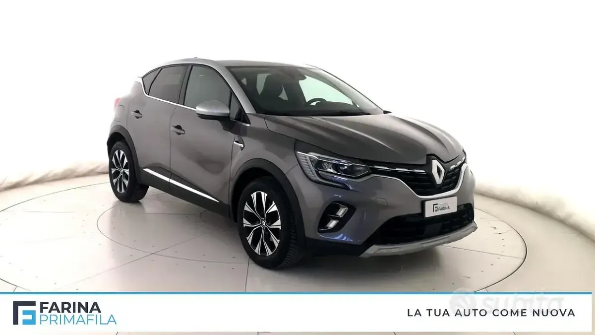 Usata Renault Captur Techno 91 CV (66 kW) 2024 Grigio scuro tetto grigio chiaro SUV