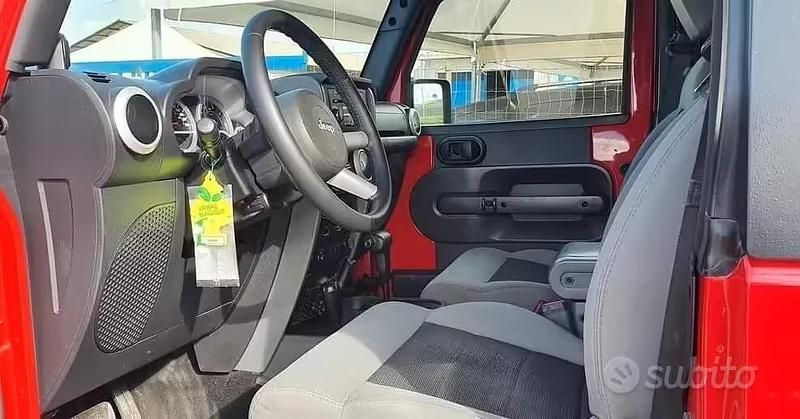 Usata Jeep Wrangler Sahara 177 CV (130 kW) 2010 Rosso SUV