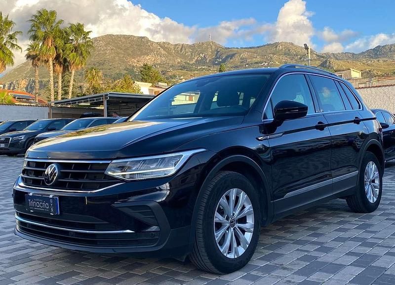Nero Usata 2021 VW Tiguan Life SUV | 23.900 € (Ottimo prezzo) - Immagine 1/4