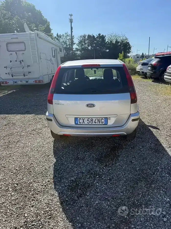 Usata Ford Fusion 80 CV (58 kW) 2005 Grigio Utilitaria
