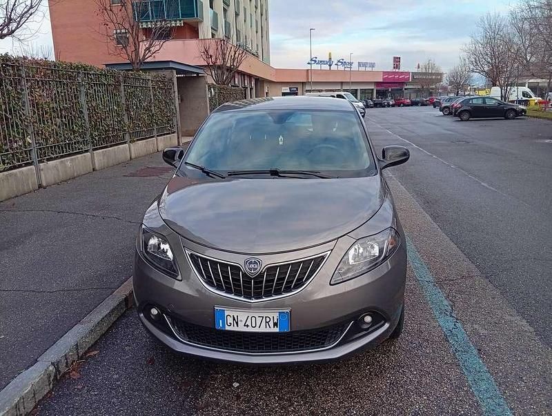 Usata Lancia Ypsilon Gold 69 CV (50 kW) 2023 Grigio Utilitaria