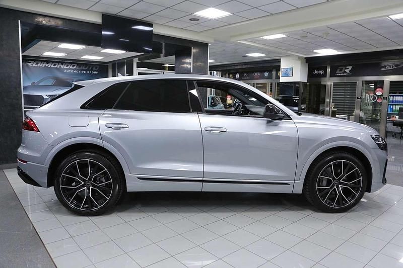 Usata Audi Q8 S-Line 286 CV (210 kW) 2024 Argento satellite SUV