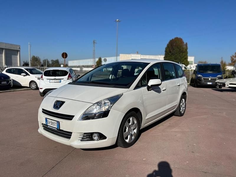 Usata Peugeot 5008 Family 112 CV (82 kW) 2011 Bianco Monovolume