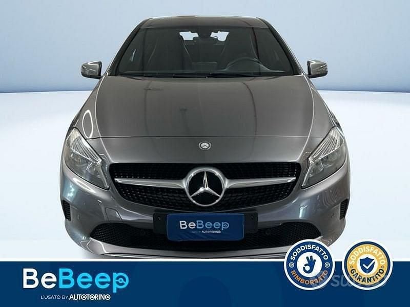 Usata Mercedes A180 122 CV (89 kW) 2015 Grigio metallizzato Berlina