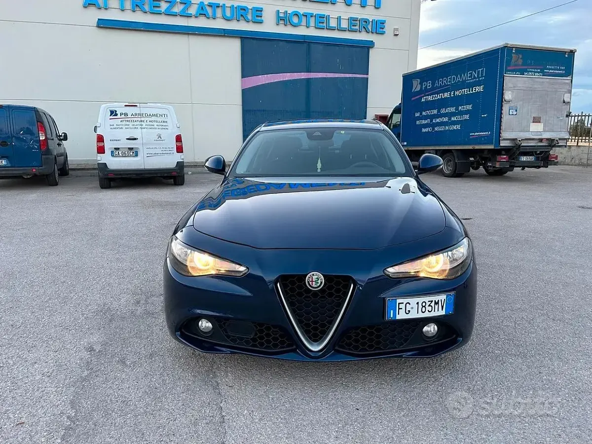 Usata Alfa Romeo Giulia 150 CV (110 kW) 2016 Bluazzurro Berlina