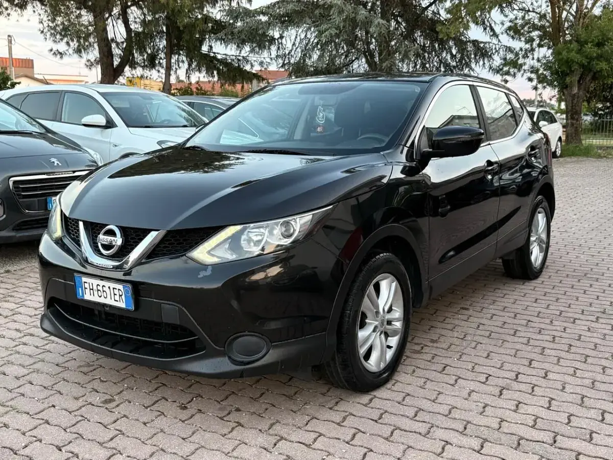 Usata Nissan Qashqai N-Vision 110 CV (80 kW) 2017 Nero SUV