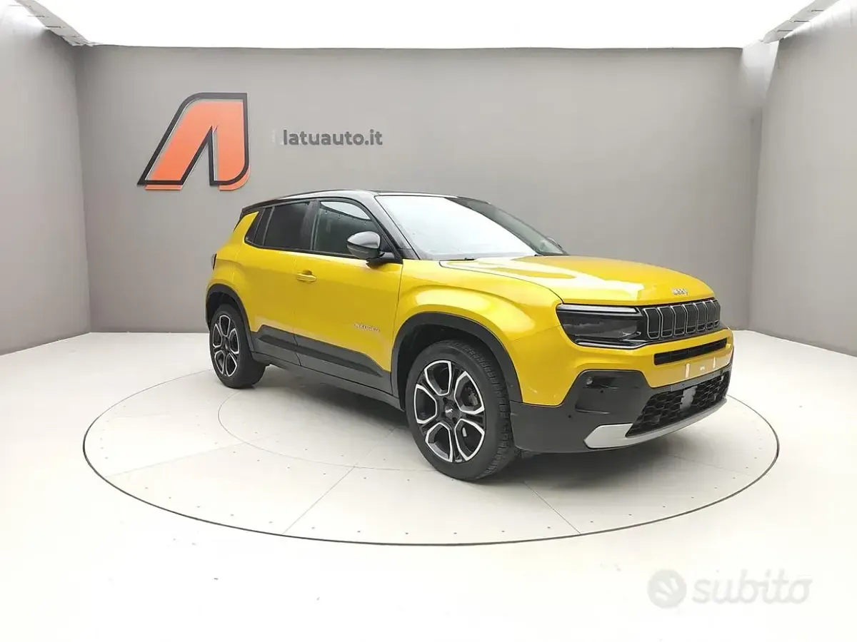 Käytetty Jeep Avenger Summit 101 HP (74 kW) 2023 Keltainen Katumaasturi