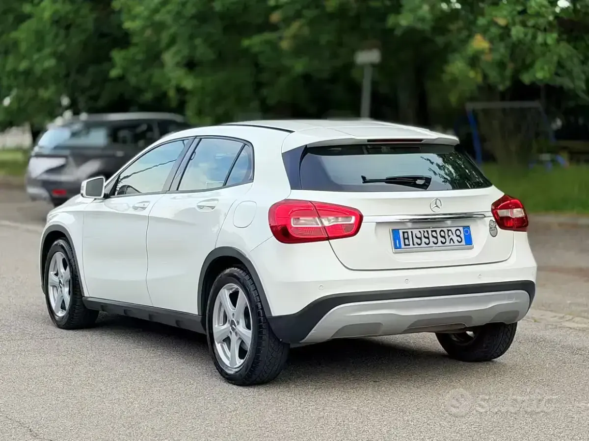 Usata Mercedes GLA180 Premium 109 CV (80 kW) 2016 Bianco SUV