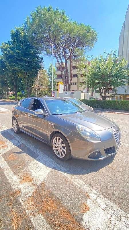 Usata Alfa Romeo Giulietta Exclusive 140 CV (102 kW) 2013 Grigio Utilitaria