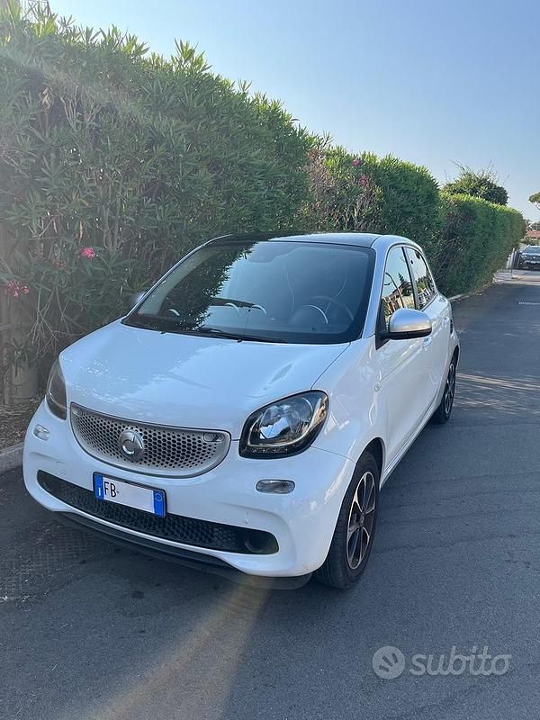 Nero Usata 2015 Smart ForFour Passion Due volumi | 8000 € (Buon prezzo) - Immagine 1/4