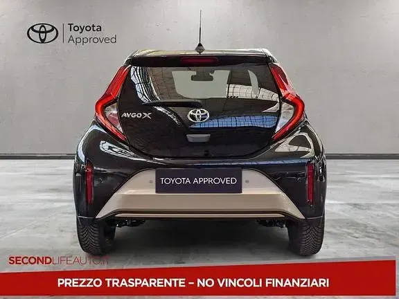 Usata Toyota Aygo X Lounge 72 CV (52 kW) 2024 Grigio SUV