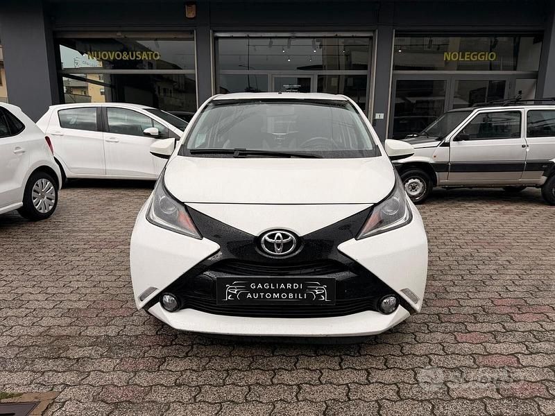 Usata Toyota Aygo X-Black 69 CV (50 kW) 2016 Bianco Utilitaria