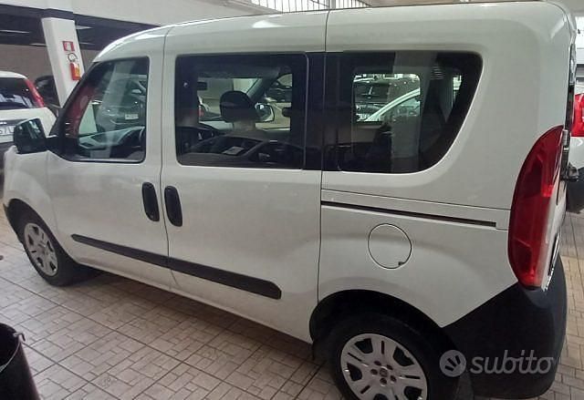Usata Fiat Doblò S 95 CV (69 kW) 2021 Bianco Monovolume