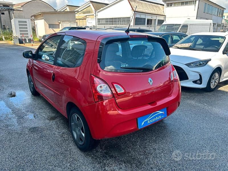 Usado Renault Twingo 76 CV (55 kW) 2014 Rojo Utilitario