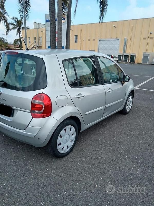Usata Renault Modus 90 CV (66 kW) 2008 Grigio Monovolume