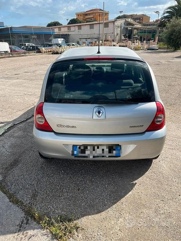 Usata Renault Clio II 58 CV (42 kW) 2006 Berlina
