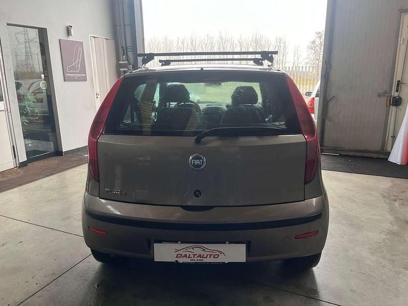 Usata Fiat Punto 60 CV (44 kW) 2006 Grigio scuro metallizzato Berlina